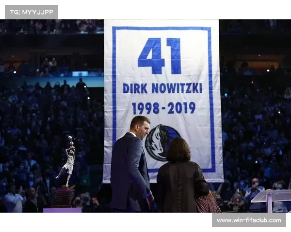 诺维茨基41号球衣在美航中心高空飘扬见证传奇时刻