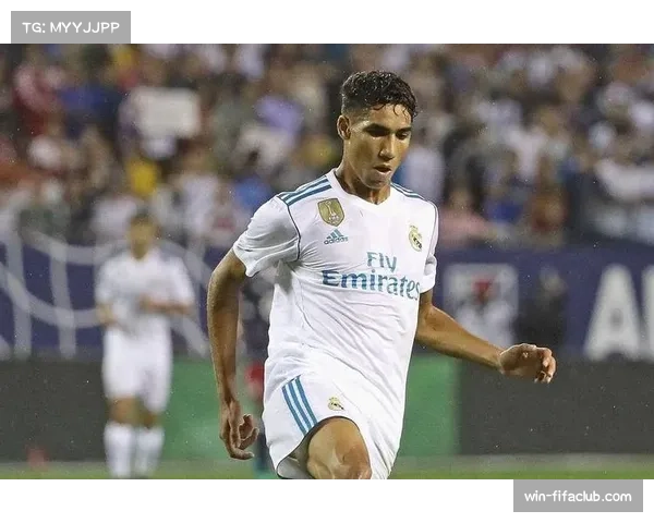 阿什拉夫身价6000万欧稳居右路核心,攻防两端贡献成巴黎战术关键